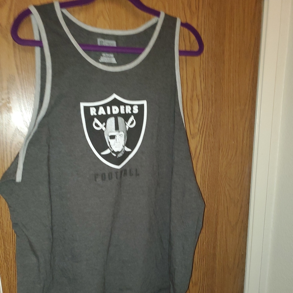 RAIDERS TANK